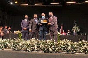 05 11 2021 - Recebendo o título de Cidadão Honorário de Itaúna