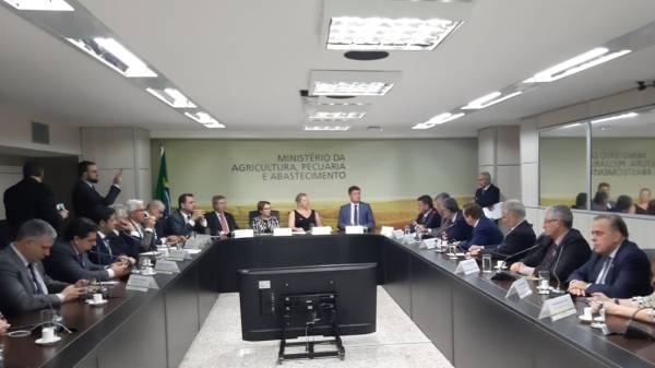 Reunião no Ministério da Agricultura para debater sobre o Café