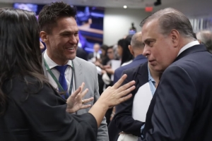 Na CCJC, Paulo Abi-Ackel acompanha pauta com projeto de sua coautoria para permitir desconto de aluguel direto na folha