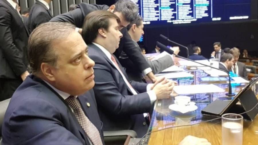 Deputado federal Paulo-Abi-Ackel, ao lado do presidente da Câmara Federal, deputado Rodrigo Maia 