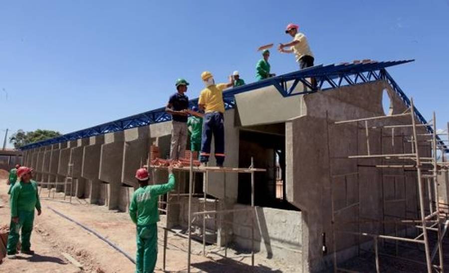 PL pode incluir a construção de escolas e hospitais como atividades sociais