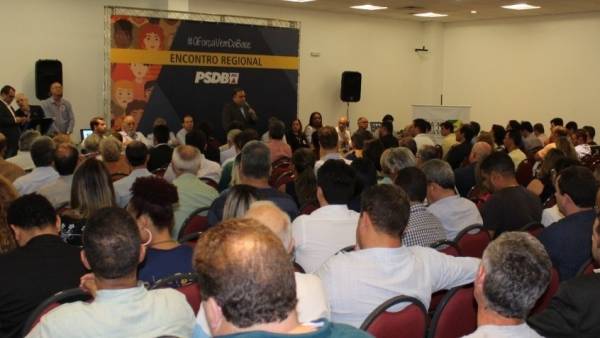 Deputado Paulo Abi-Ackel palestra durante encontro do PSDB, em Belo Horizonte 