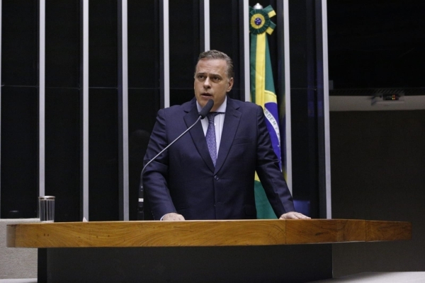 Paulo Abi-Ackel vota a favor do PL 1466/25 e defende moderniza&ccedil;&atilde;o das carreiras do servi&ccedil;o p&uacute;blico